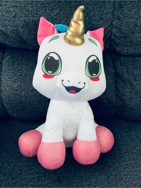 Crayola Hallmark Deluxe Color, Wash, Reuse Unicorn Plush